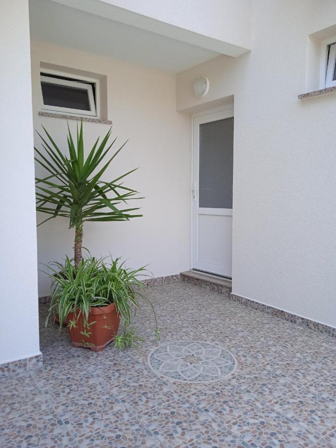 Apartments Renco Novalja Exterior foto
